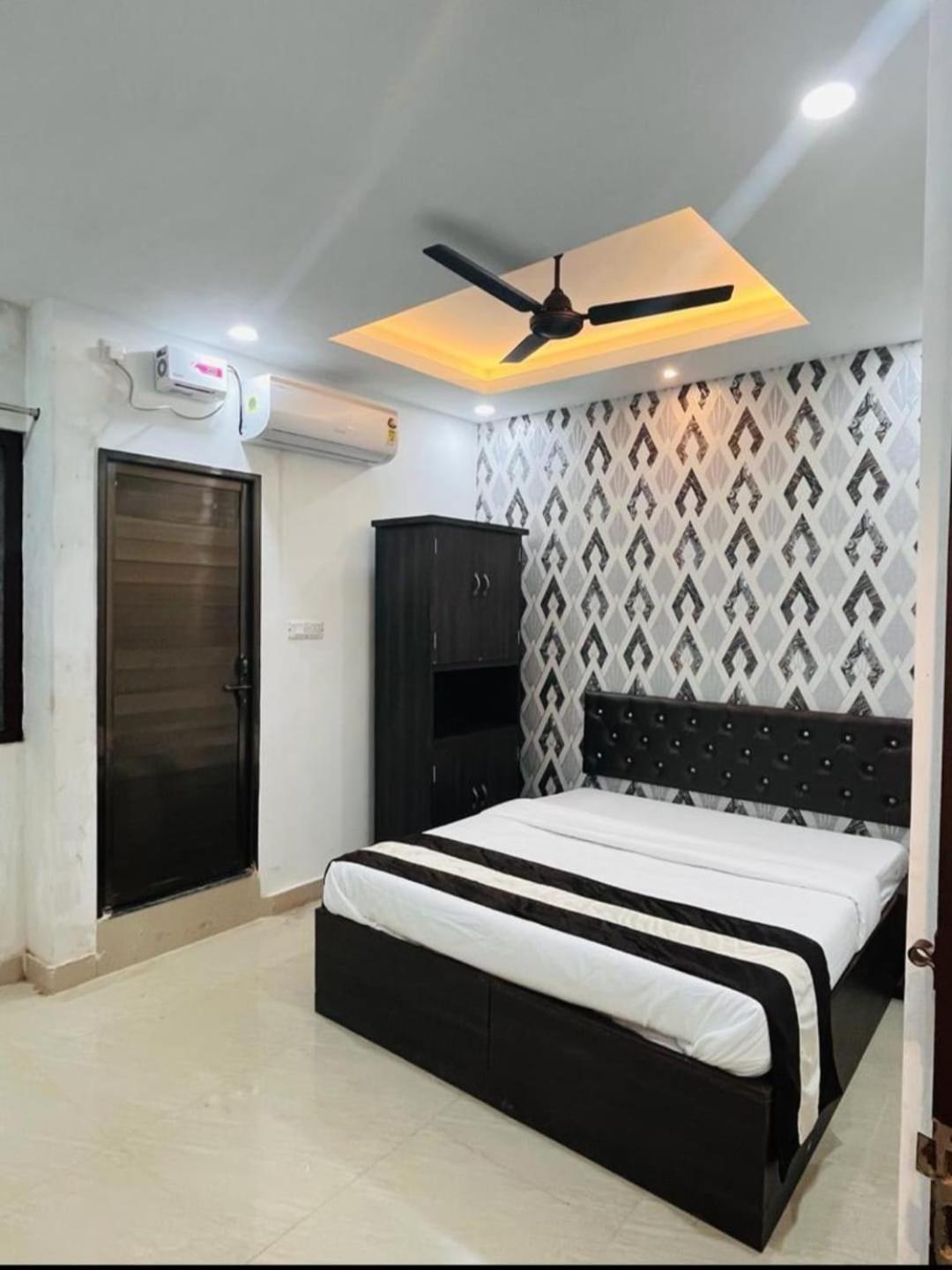 Hotel Shiv Mangalam Near Kashi Vishwanath Tample Waranasi Zewnętrze zdjęcie