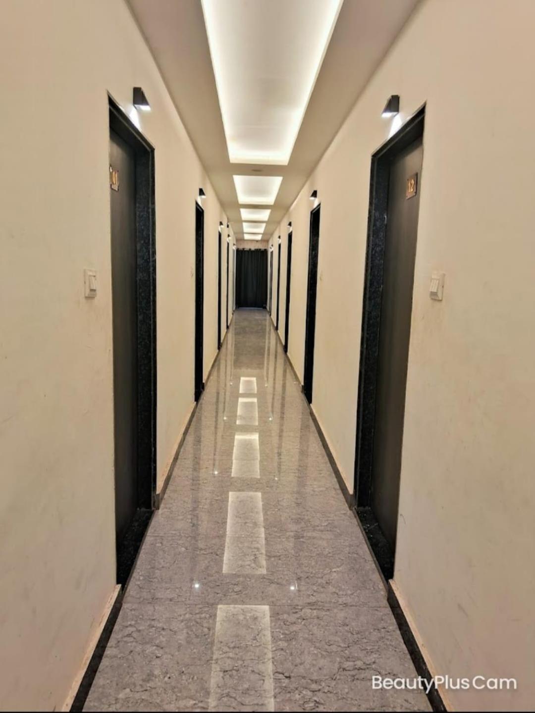 Hotel Shiv Mangalam Near Kashi Vishwanath Tample Waranasi Zewnętrze zdjęcie